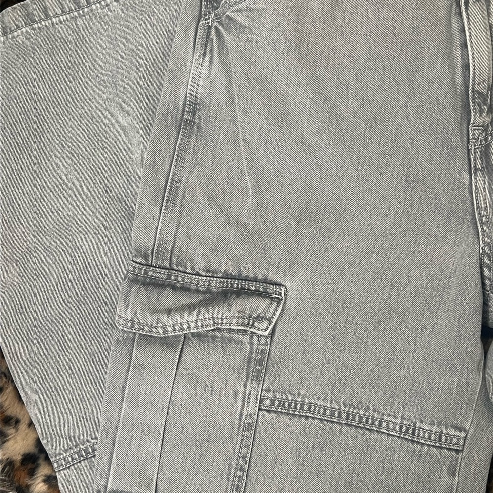 H&M Light Gray Washed Wide Leg Cargo Jeans - Picture 2 of 7